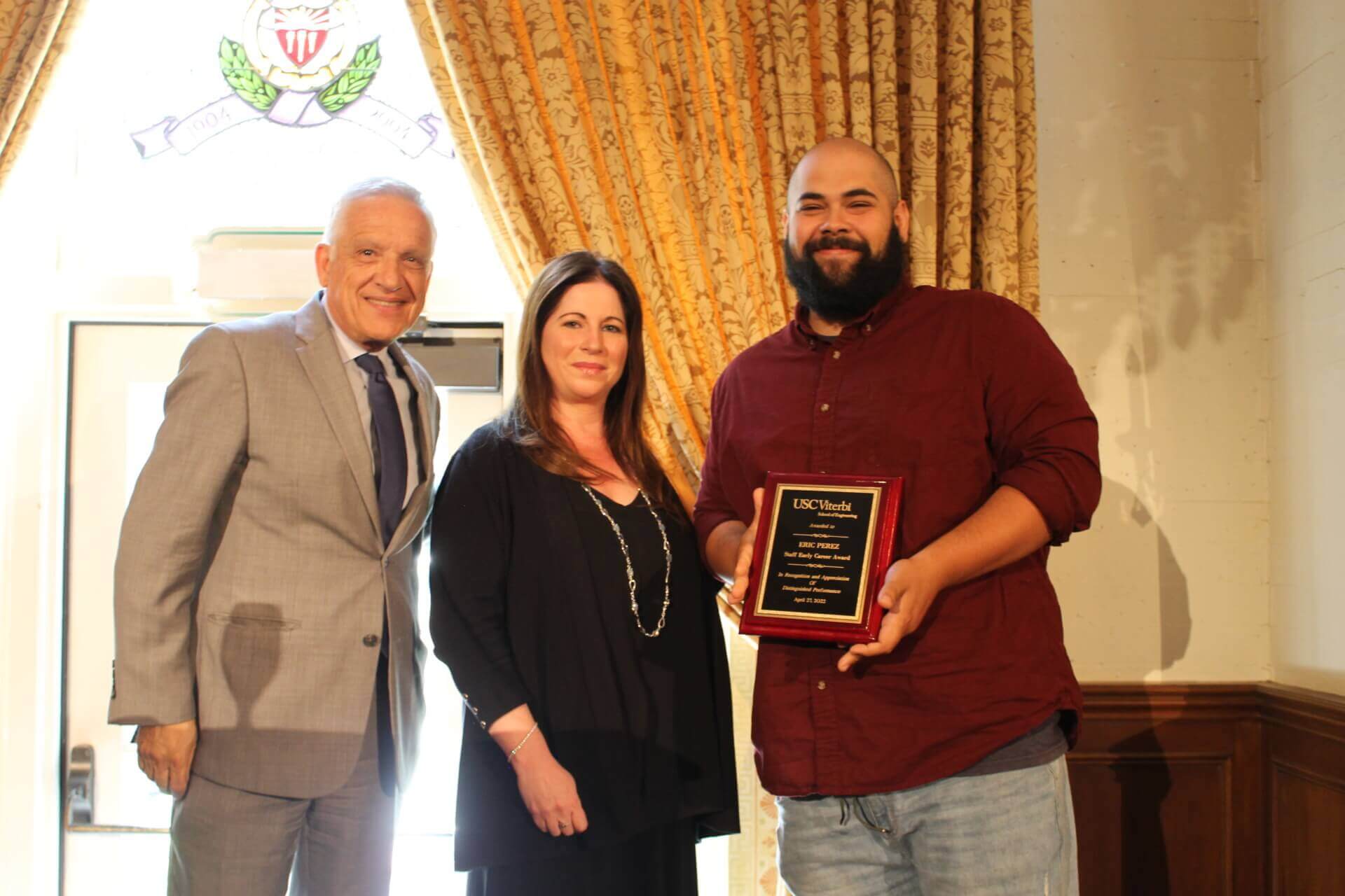 USC Viterbi Staff Early Career Award Winner - Eric Perez - USC Viterbi ...